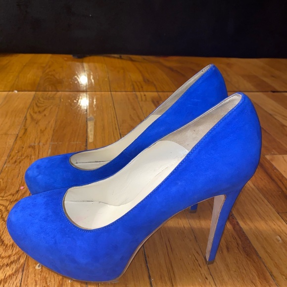 Mildly worn royal blue suede round toe pumps - Picture 3 of 6